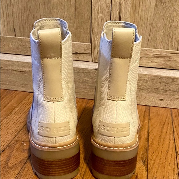 Sorel Joan Now Chelsea boot pull on size 9 cream snakeskin - Picture 4 of 16